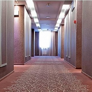 Освещение коридора гостиницы 